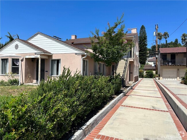 Building Photo - 1609 E Chevy Chase Dr Rental