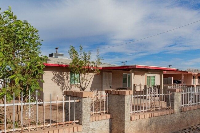3622 W Sunland Ave