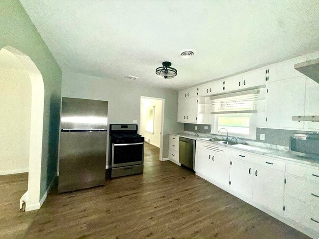 Photo - 2332 48th St