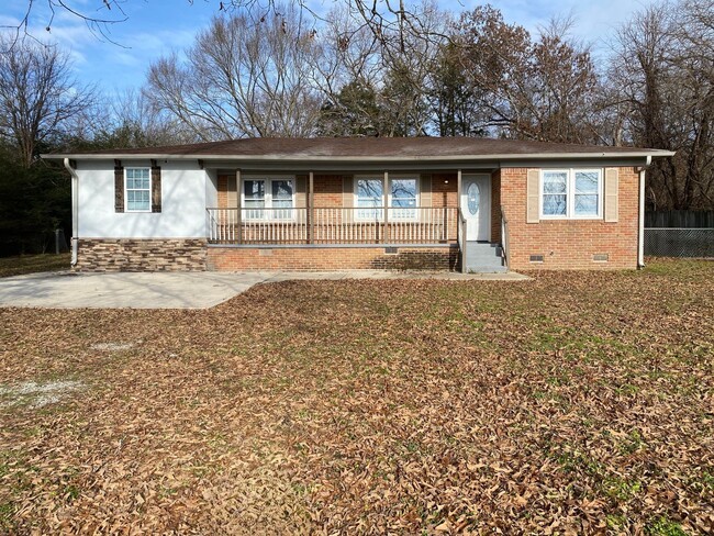 Building Photo - 102 Sanders Store Rd