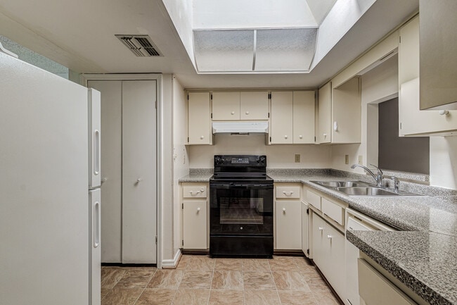 Photo - 205 N Trout Ave