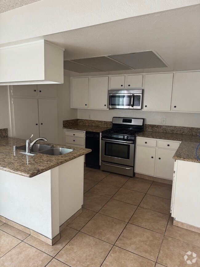 Building Photo - 4686 Pinecrest Cir Unit hb Rental