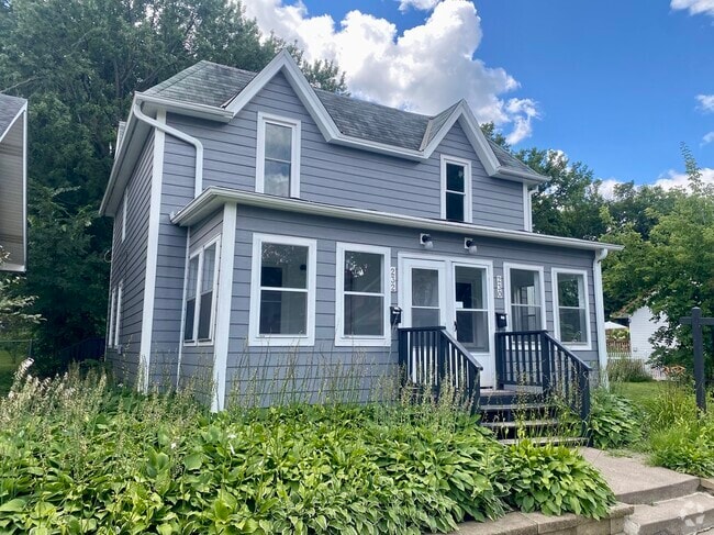 Building Photo - 230 Curtice St E Rental