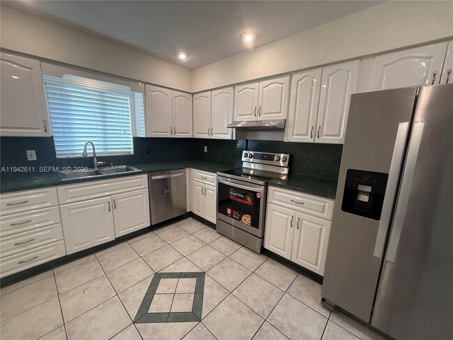 Photo - 1721 NE 48th Ct