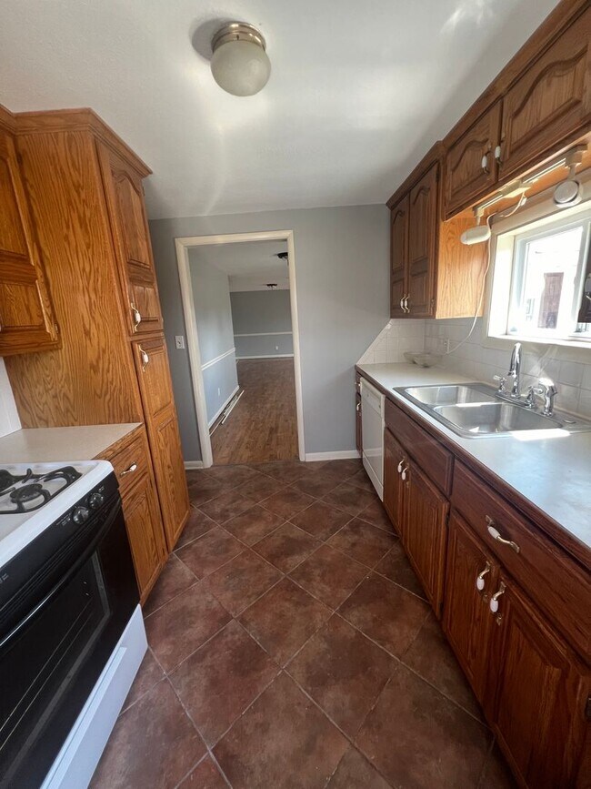 Photo - 3 bedrooms/2 bathrooms with detached 2 car...