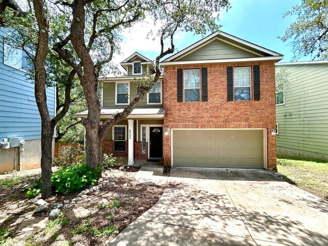 Building Photo - *MOVE IN SPECIAL* Charming 3BD/2.5BA With Deck — Loop 1604 & Potranco!
