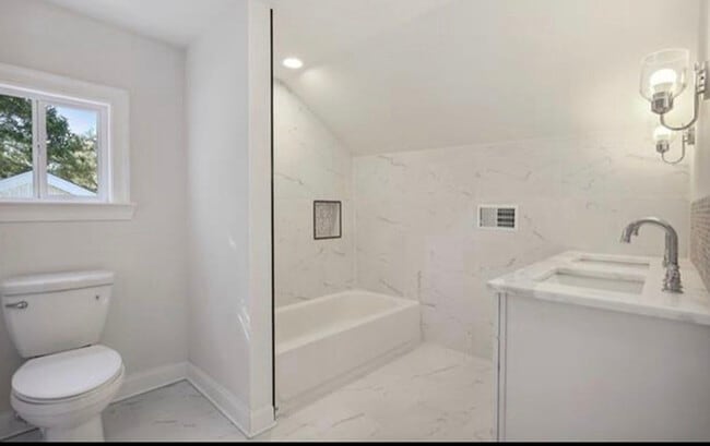 Photo - 2412 Jackson Blvd