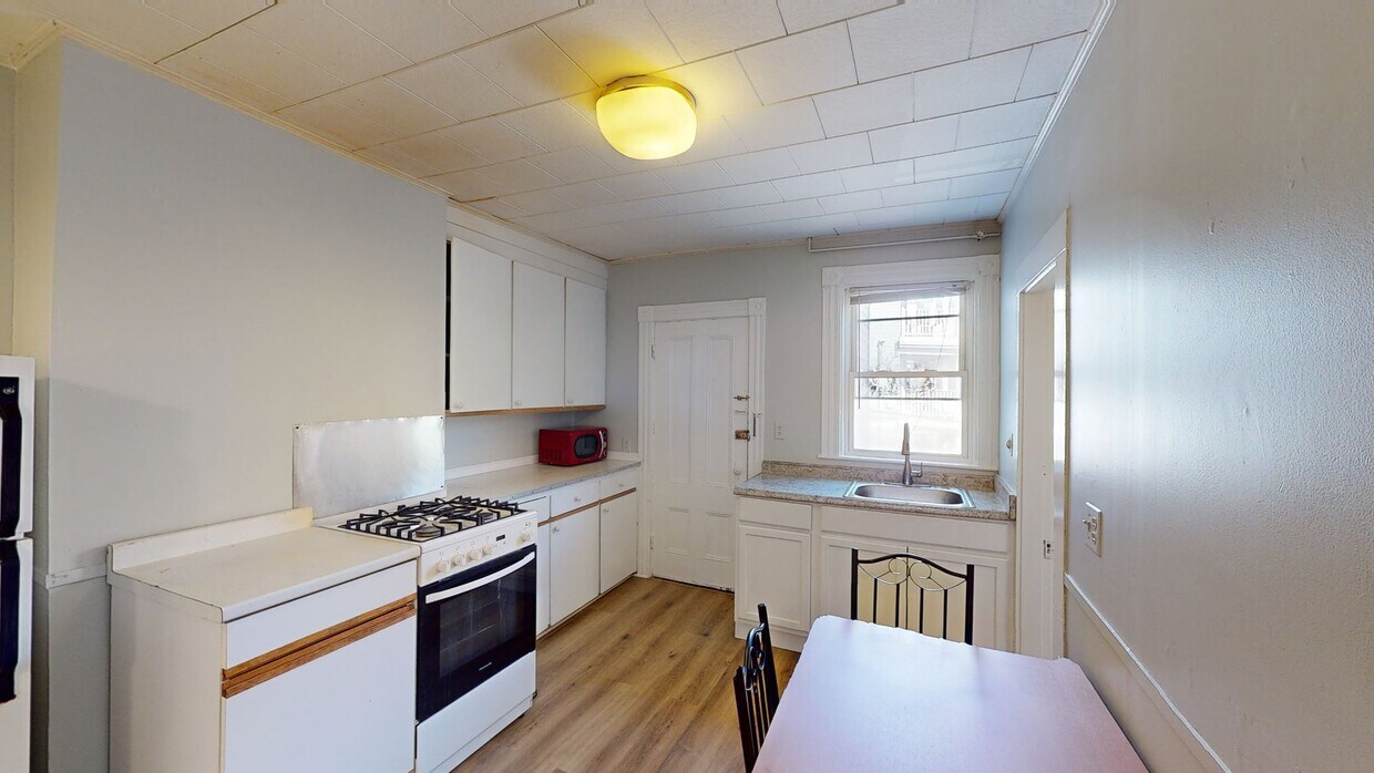 Photo - Private bedroom in 4 bed/1 bath Home