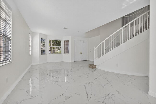 Photo - 2089 Reston Cir