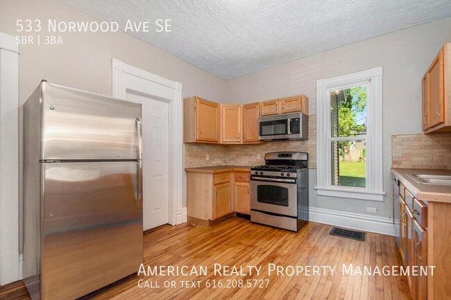 Photo - 533 Norwood Ave SE