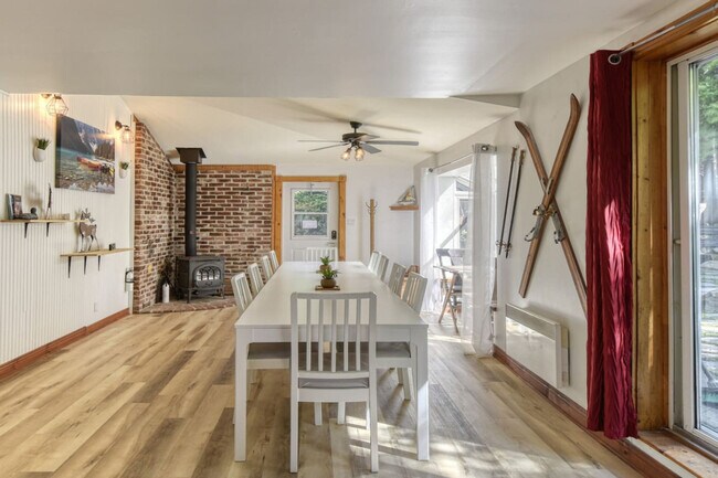 Building Photo - 1690 Rue Principale