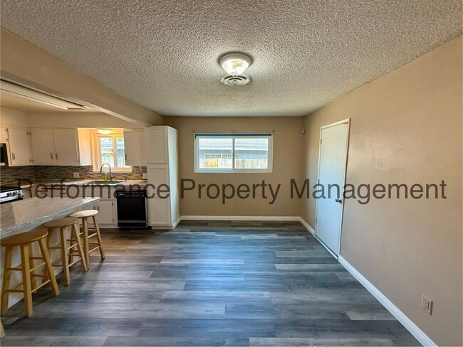 Photo - 5424 Le Conte Ave