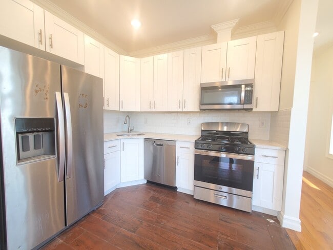 Building Photo - 369 Danforth Ave Rental
