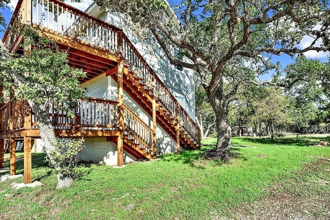 Photo - 207 Oakwood Loop