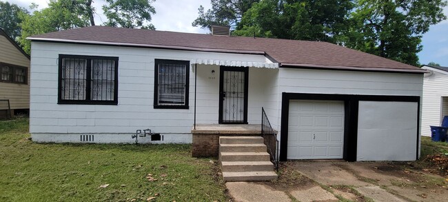 Great 3 bedroom/2 bath home with Oven, Ref... - Great 3 bedroom/2 bath home with Oven, Ref...