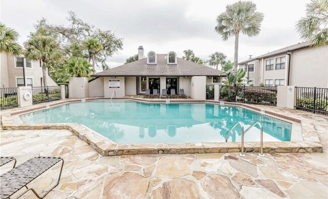 Photo - Beautiful Remodeled Winter Park 2/2 Condo for Rent in Front of Full Sail.