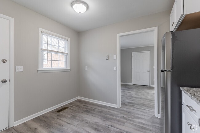 3BR, 1BA - 925-1,164SF - Dining