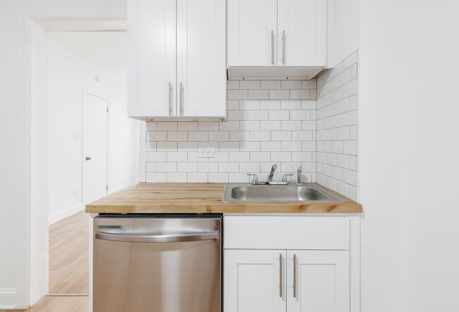 Photo - 1430 W Superior St Unit 2R