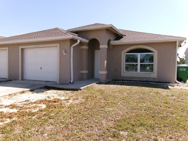 Building Photo - SW Cape 3/2/1 Duplex Avail Now
