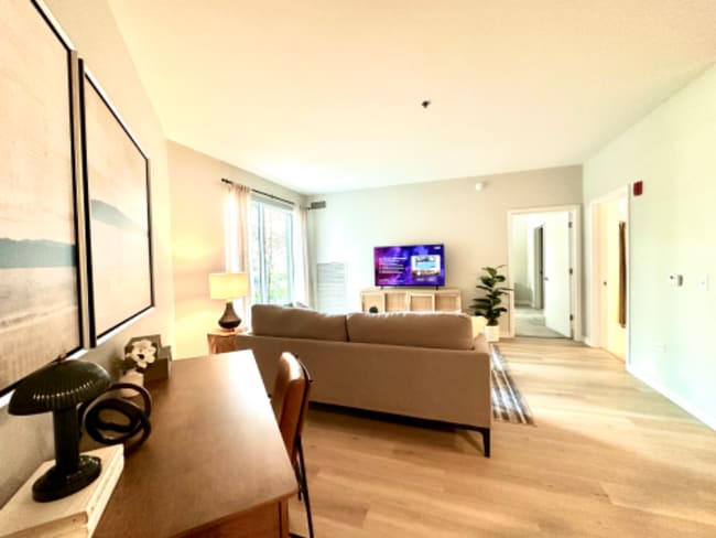 Photo - 450 Warrenville Rd Unit 1