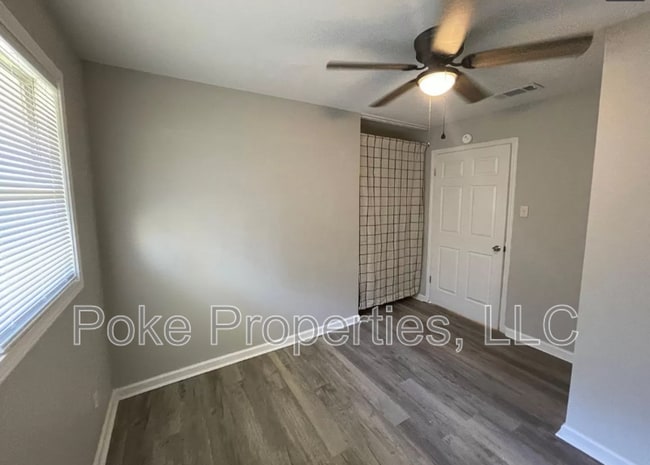 Photo - 1609 Clover Dr