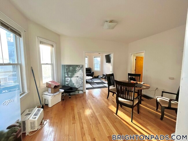 Building Photo - 66 Brooks St