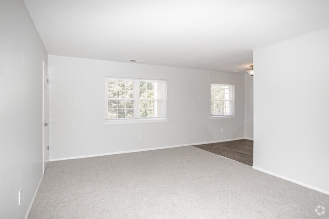 1BR, 1BA - 750SF - Living Room