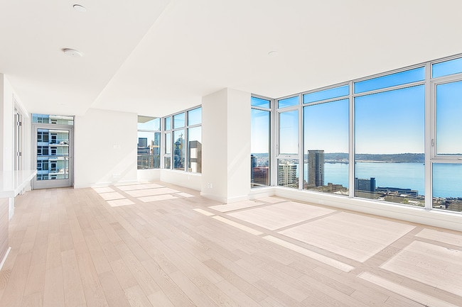 Building Photo - 583 Battery St Unit 3106N