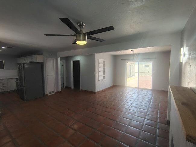 Photo - 23 E Adams St