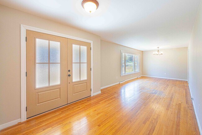 Photo - 202 Confederate Dr N