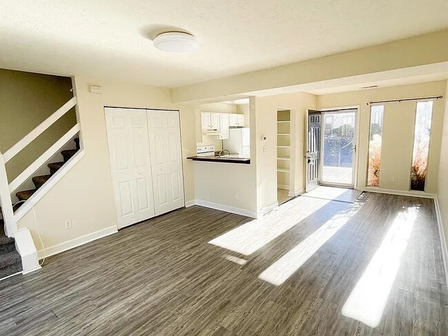 Photo - 1444 Tenbury Dr