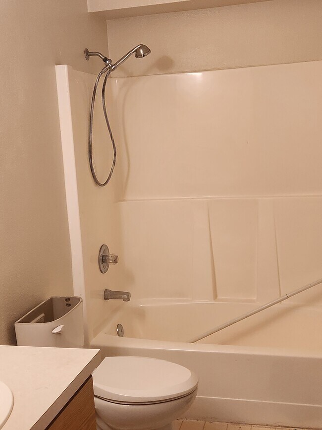 Main bath - 3603 Michelle Ln Unit 3603 B