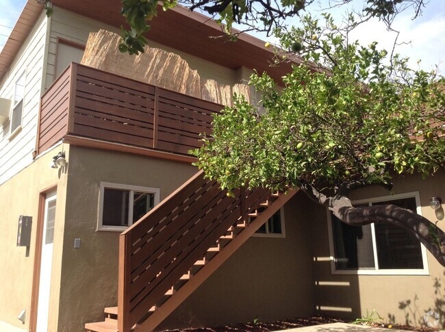 Building Photo - 605-609 North Hollywood Way Rental