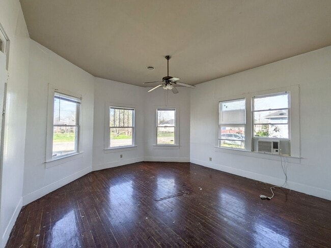 Photo - 1385 Long Ave