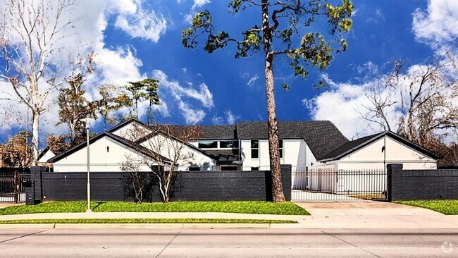 Building Photo - 12564 Memorial Dr Rental