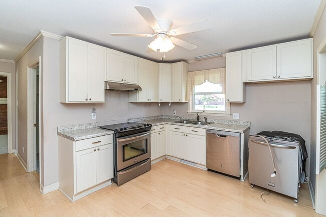 Photo - SPACIOUS Brick Home in Goldsboro (Wayne Memorial Drive area)