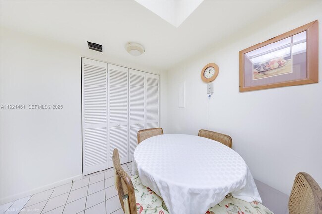 Photo - 520 Brickell Key Dr Unit A1510