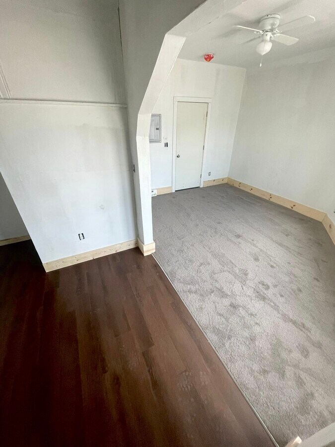 Photo - 3325 Gratiot Ave