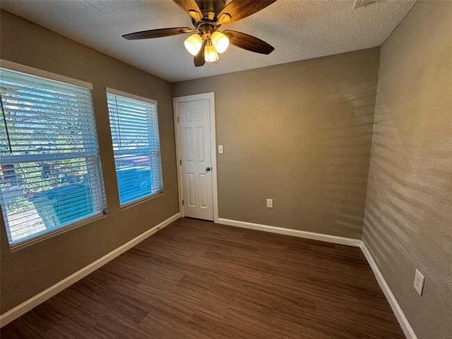 Photo - 206 W N Loop Blvd