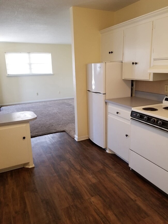 Unit #1 Kitchen - 907 24th St Unit #1