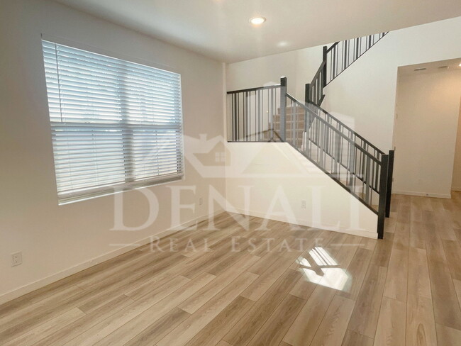 Photo - 1365 W Bluejay Dr