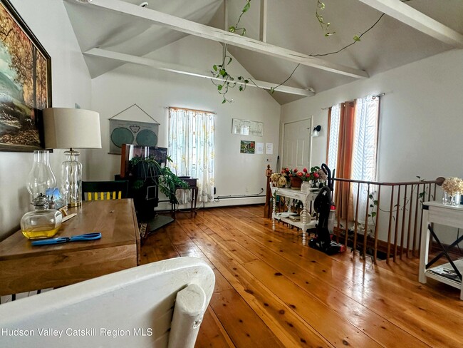 Photo - 240 Crest Ln