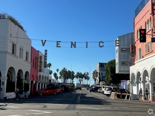 Building Photo - 1401 Venice Blvd Venice Rental