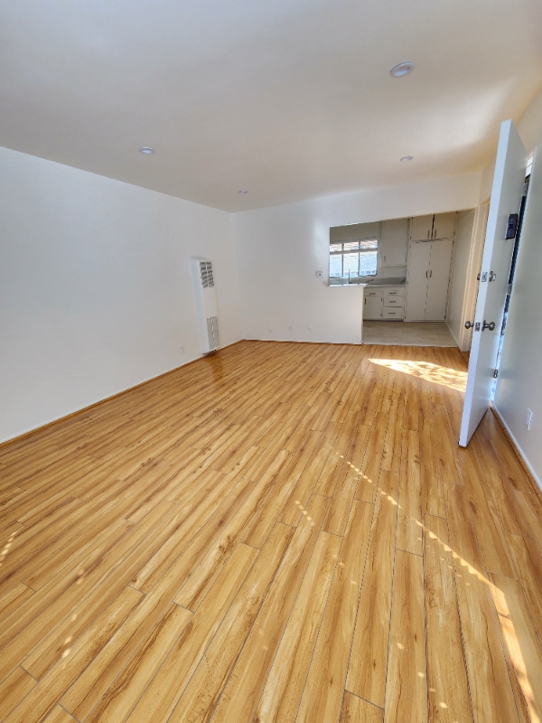 Building Photo - 17620 Burbank Blvd Unit 3 Rental