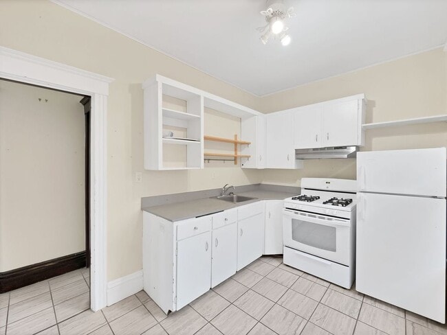 Photo - 305 Charlton Ave W Unit 2