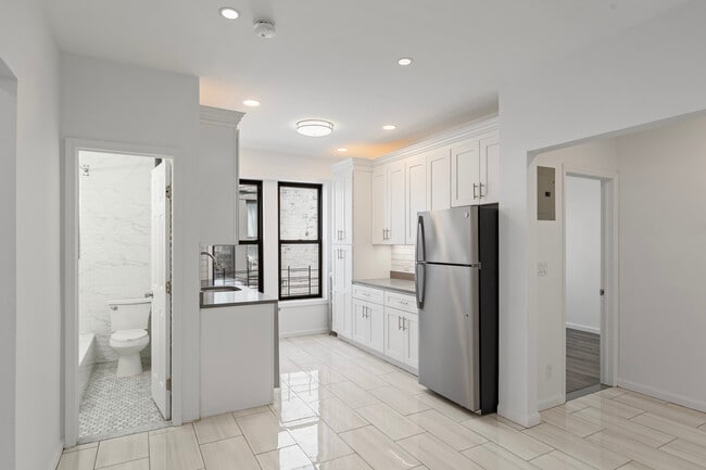 Kitchen - 2077 Dean St Unit 3