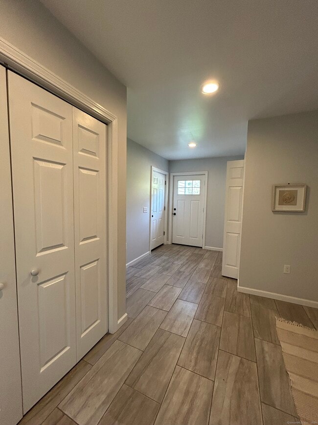 Photo - 281 Abbe Rd