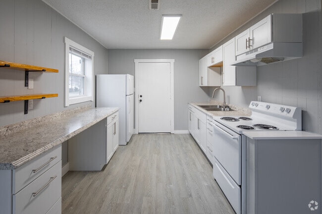 2BR, 1BA - 650SF - Kitchen