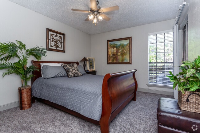 1HAB,1BA-596SF - Cross Creek Apartments