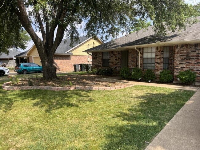 Photo - 710 Paintbrush Dr House